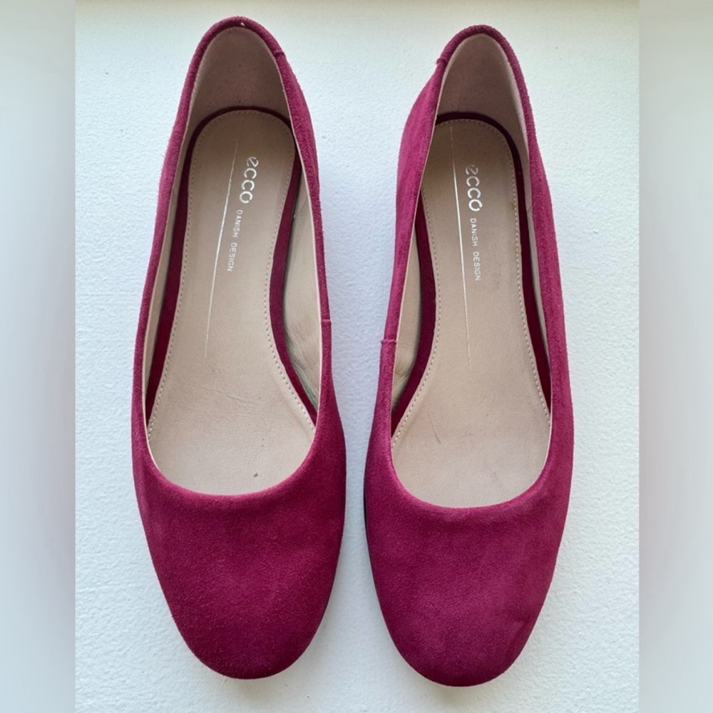 Ecco Pink Ballet Flats Elegant Suede Design